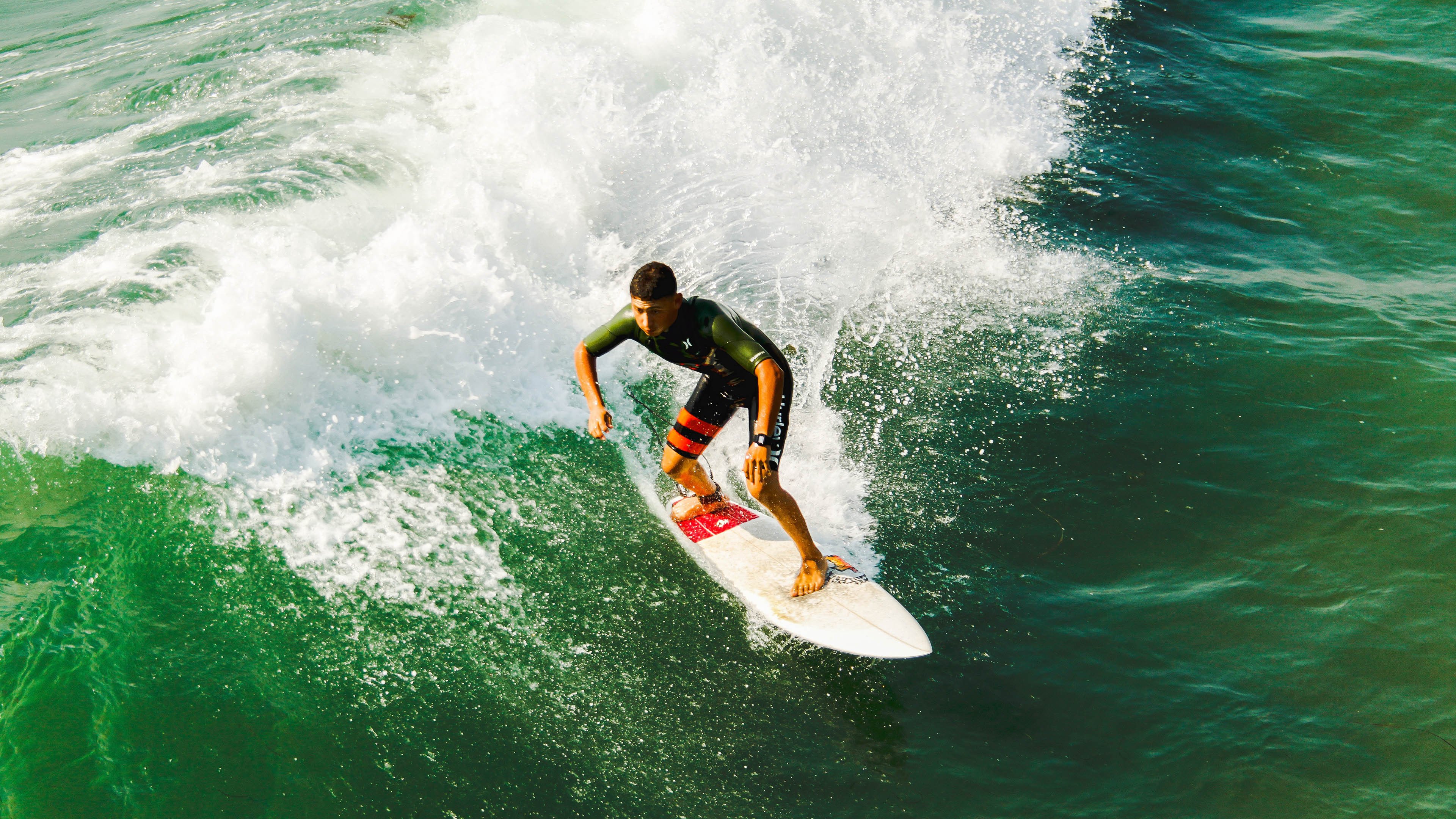 最后时刻胜出首场状态出色,西班牙队观众沸腾!,Uzi重返赛场赛场气氛高涨